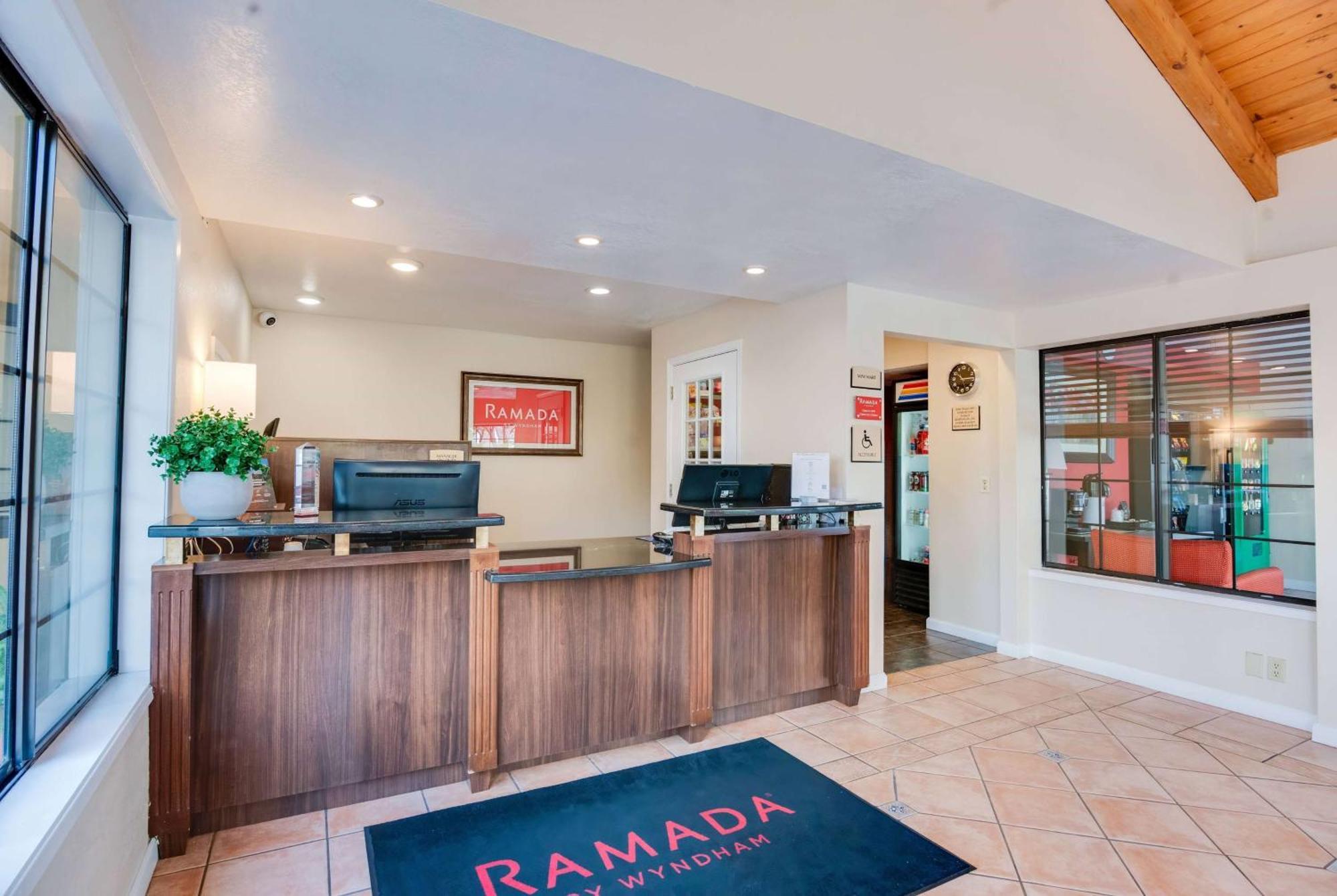 Ramada By Wyndham Mountain View Hotel Exterior foto